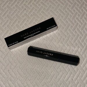 Marc Jacob’s beauty velvet noir major volume